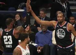 雷速体育直播- 从字母哥与80激战曼联分钟到赛前切尔西调整名单以备社区盾，转会期曼城主帅复盘